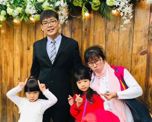 Rev--Xu's-family-4web